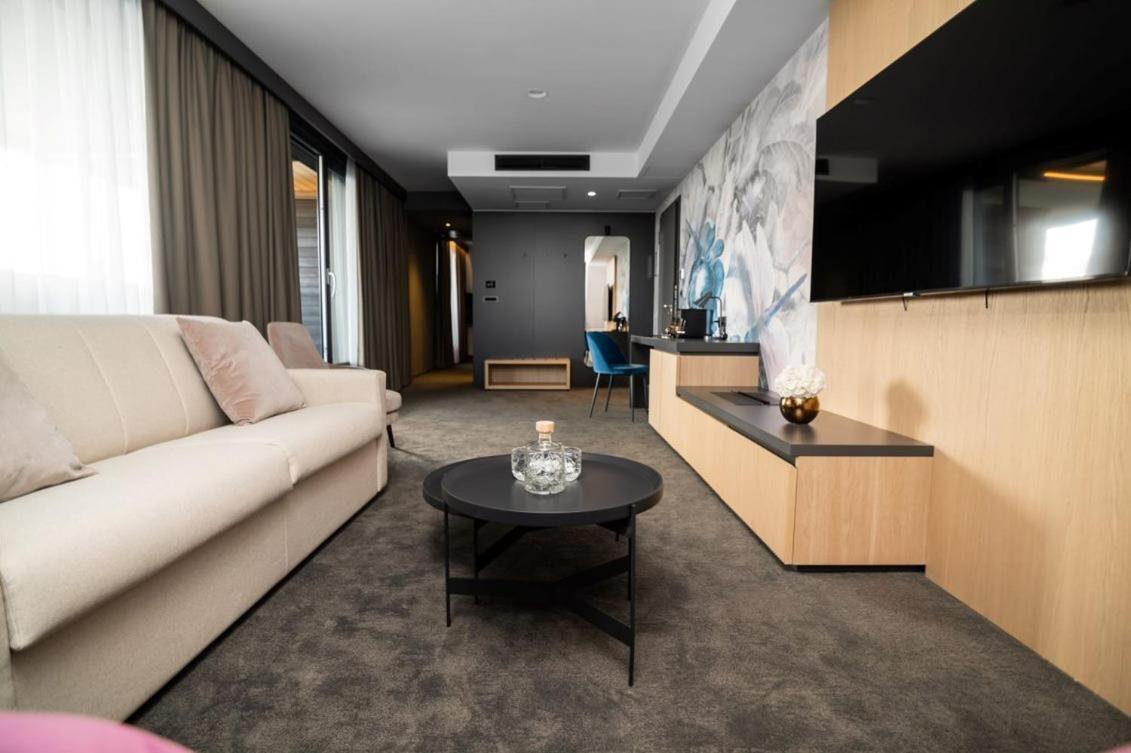 Elegans Hotel Brdo Kranj Ngoại thất bức ảnh